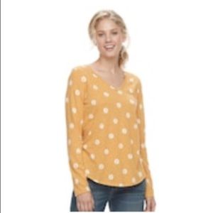 Essential V-Neck Tee
Gold Dot Color  XXL New!